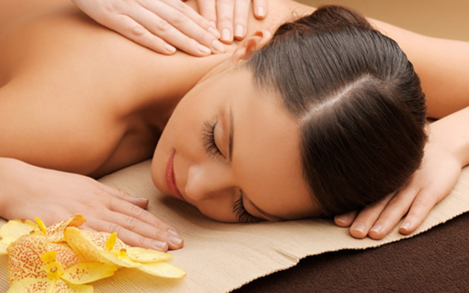 DEEP TISSUE MASSAGE · 30 MIN
